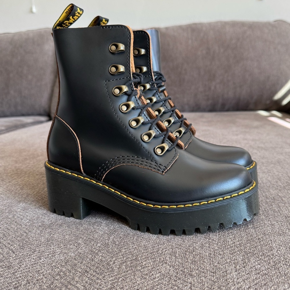 DR. MARTENS Leona Women’s Vintage Smooth Leather Heeled Boots - Picture 3 of 12
